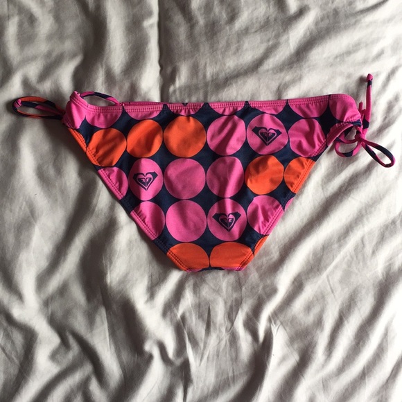 Roxy Bikini - Picture 6 of 8